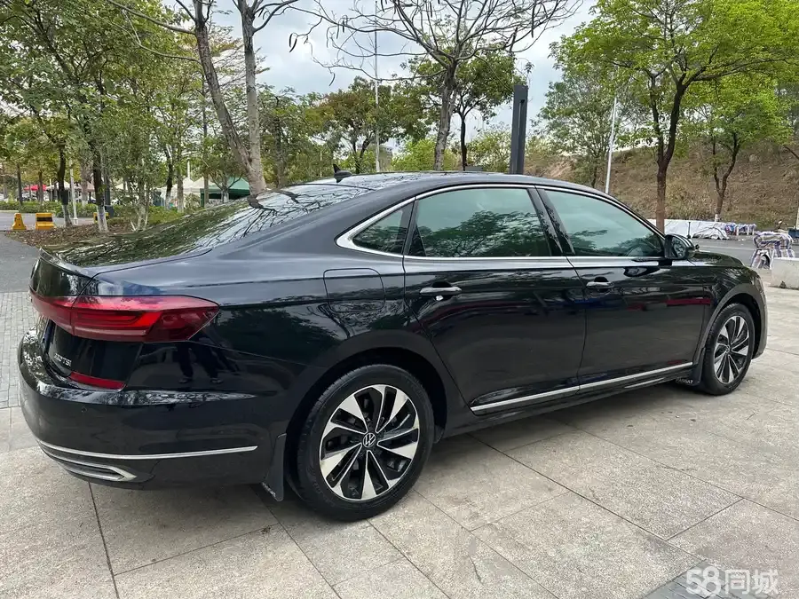 Volkswagen Passat 2021 car image #16