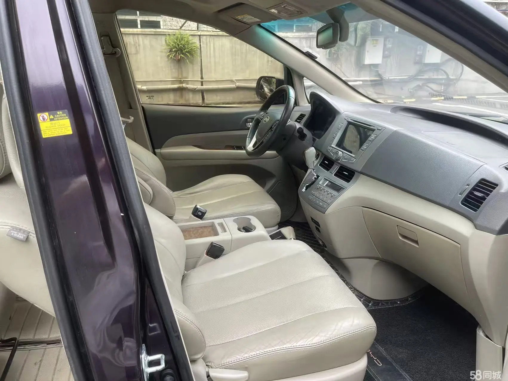 BYD M6 2014 car image #16