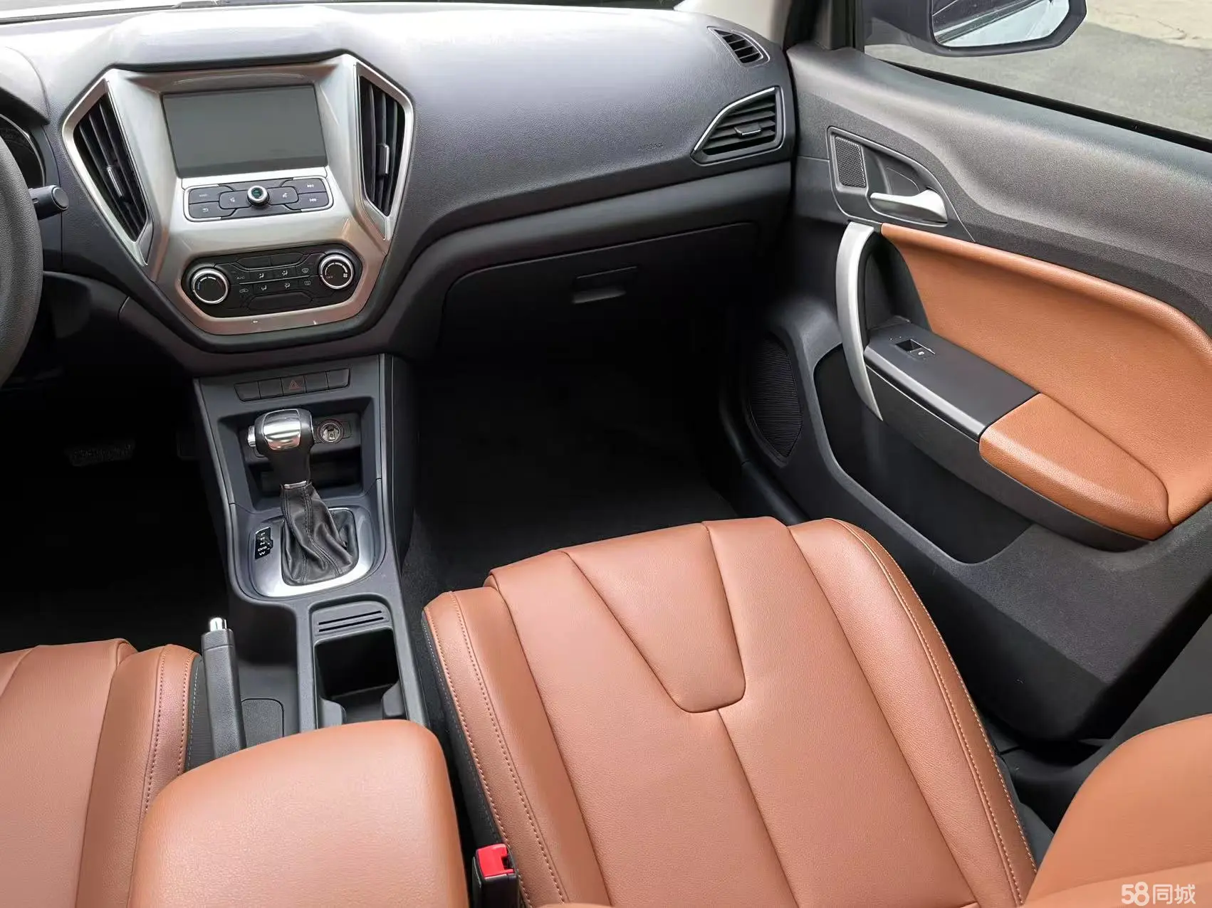 MG GT 2016 car image #16