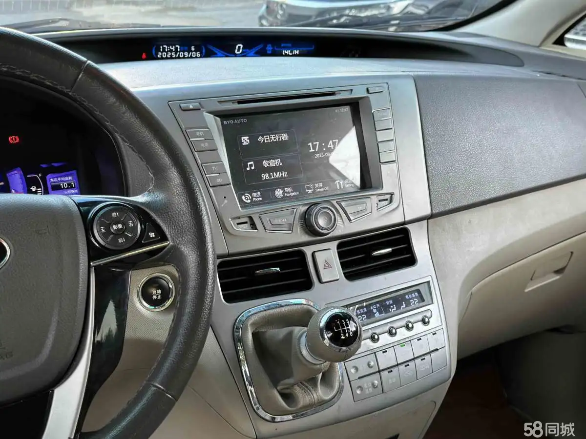 BYD M6 2013 car image #16