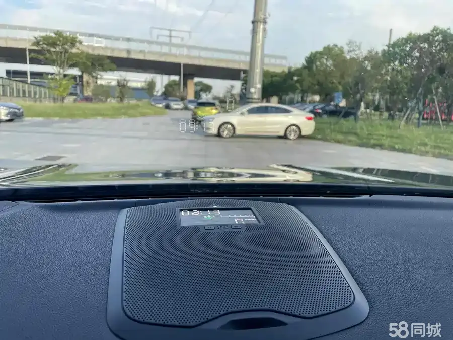 BMW X4 2020 car image #16