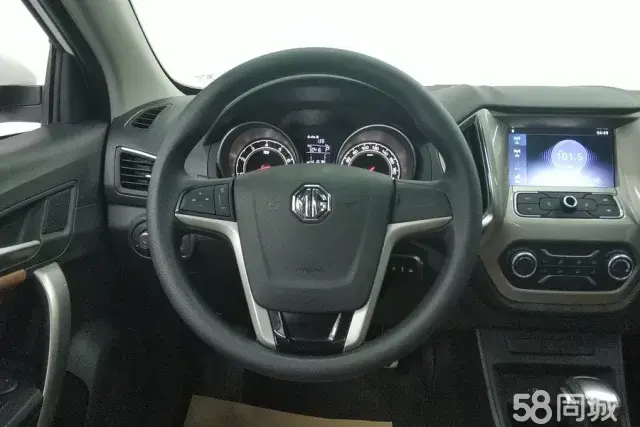 MG GT 2016 car image #16