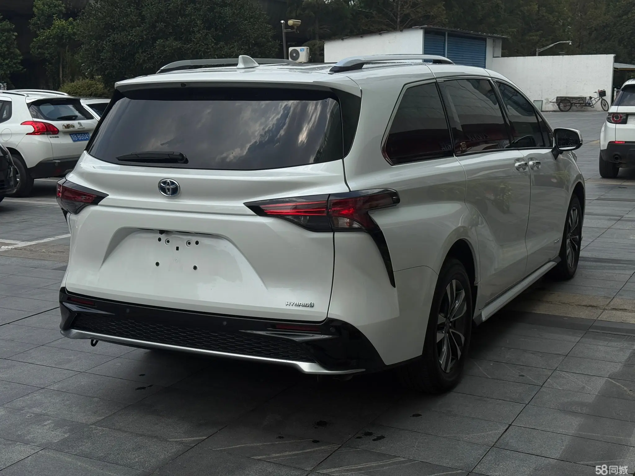 Toyota Granvia 2024 immagine di auto #16