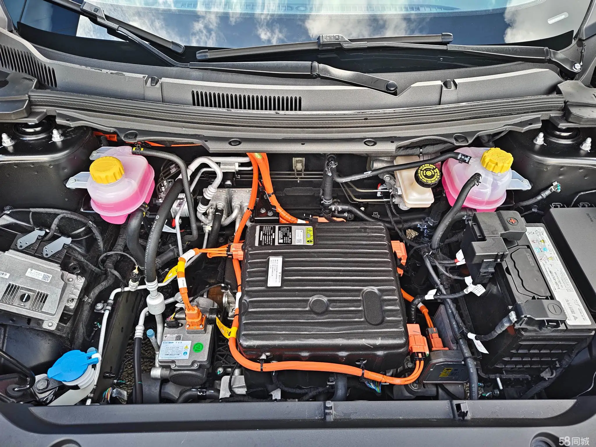 哪吒汽车 哪吒X 2023 汽车图片 #16