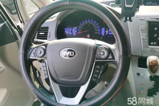 BYD M6 2015 car image #16