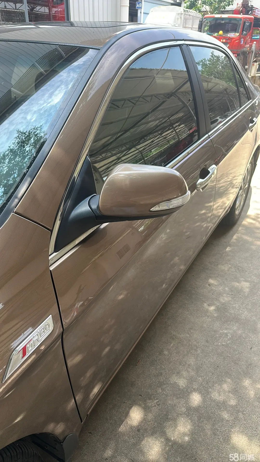 BYD G6 2013 imagen de coche #16