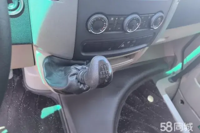 Mercedes-Benz Sprinter 2013 car image #16