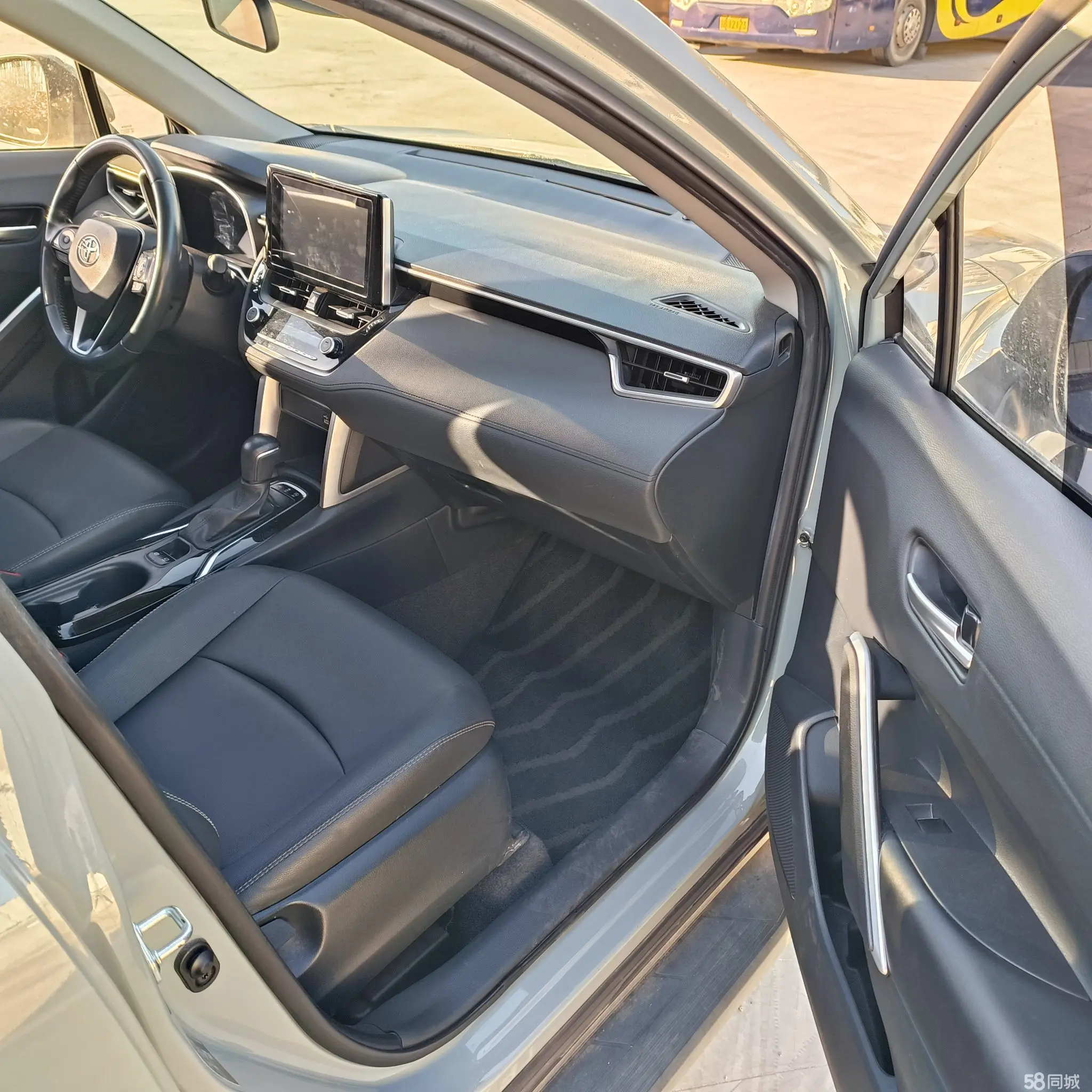 Toyota Corolla Cross 2022 #16 Toyota Corolla Cross 2022 car image #16