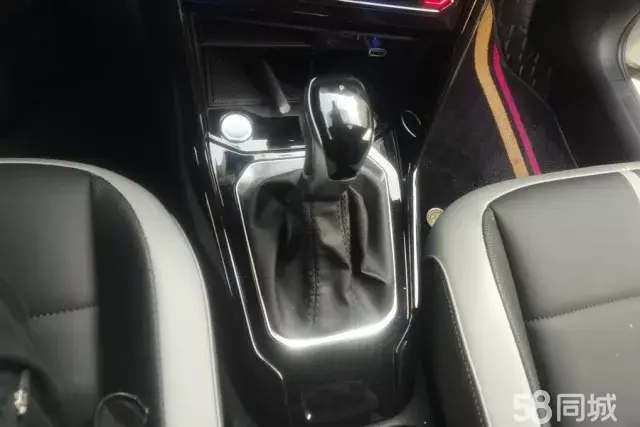 Volkswagen T-Roc 2023 #16 Volkswagen T-Roc 2023 car image #16