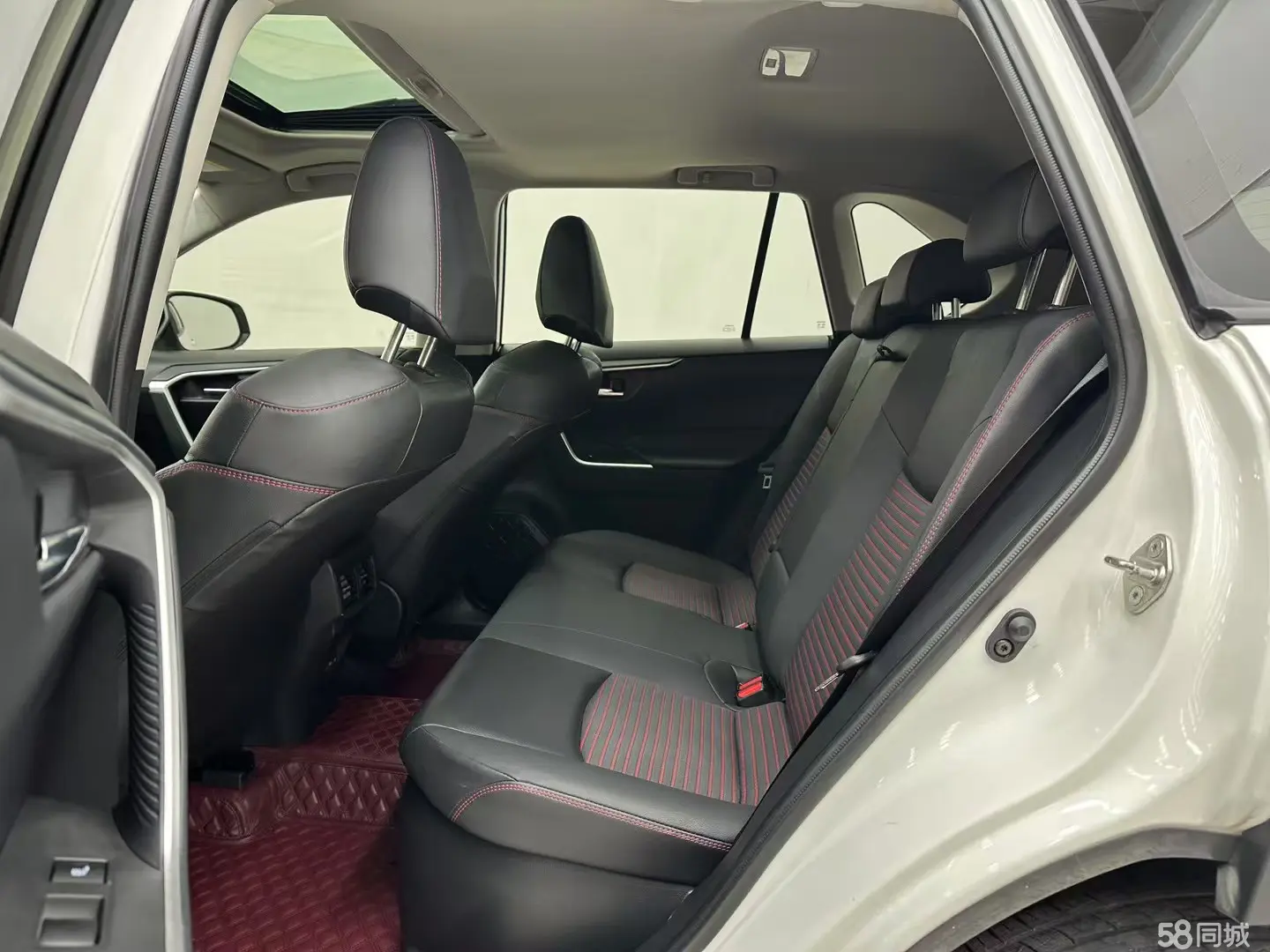 Toyota RAV4 Hybird E+ 2021 immagine di auto #16