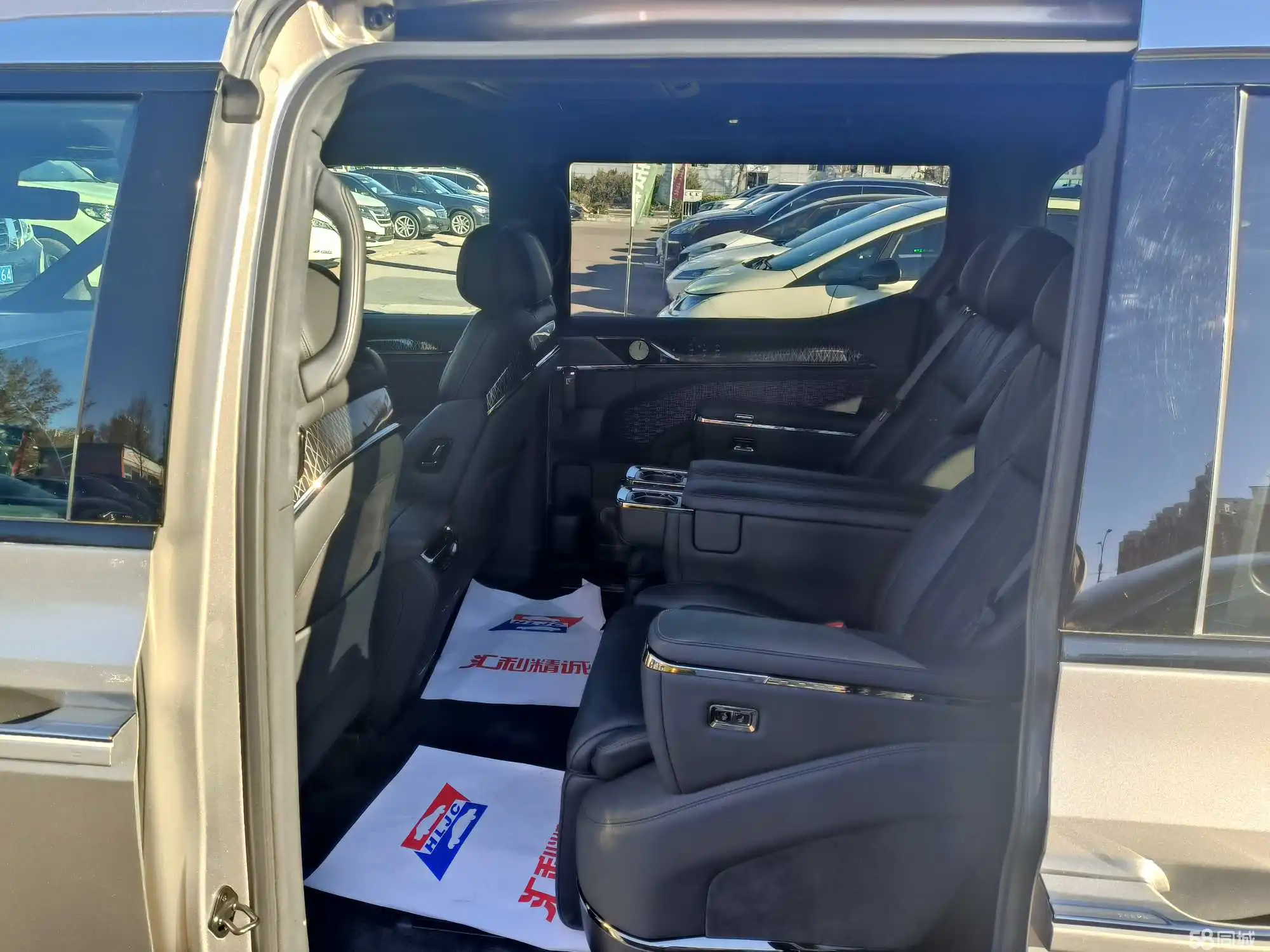 极氪 极氪009 2023 汽车图片 #16