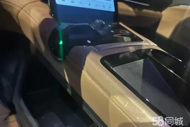 NIO ES8 2019 car image #16