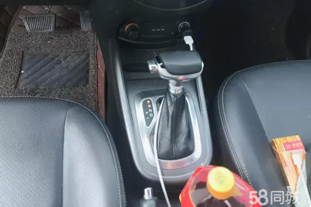 起亚 秀尔 2015 汽车图片 #16