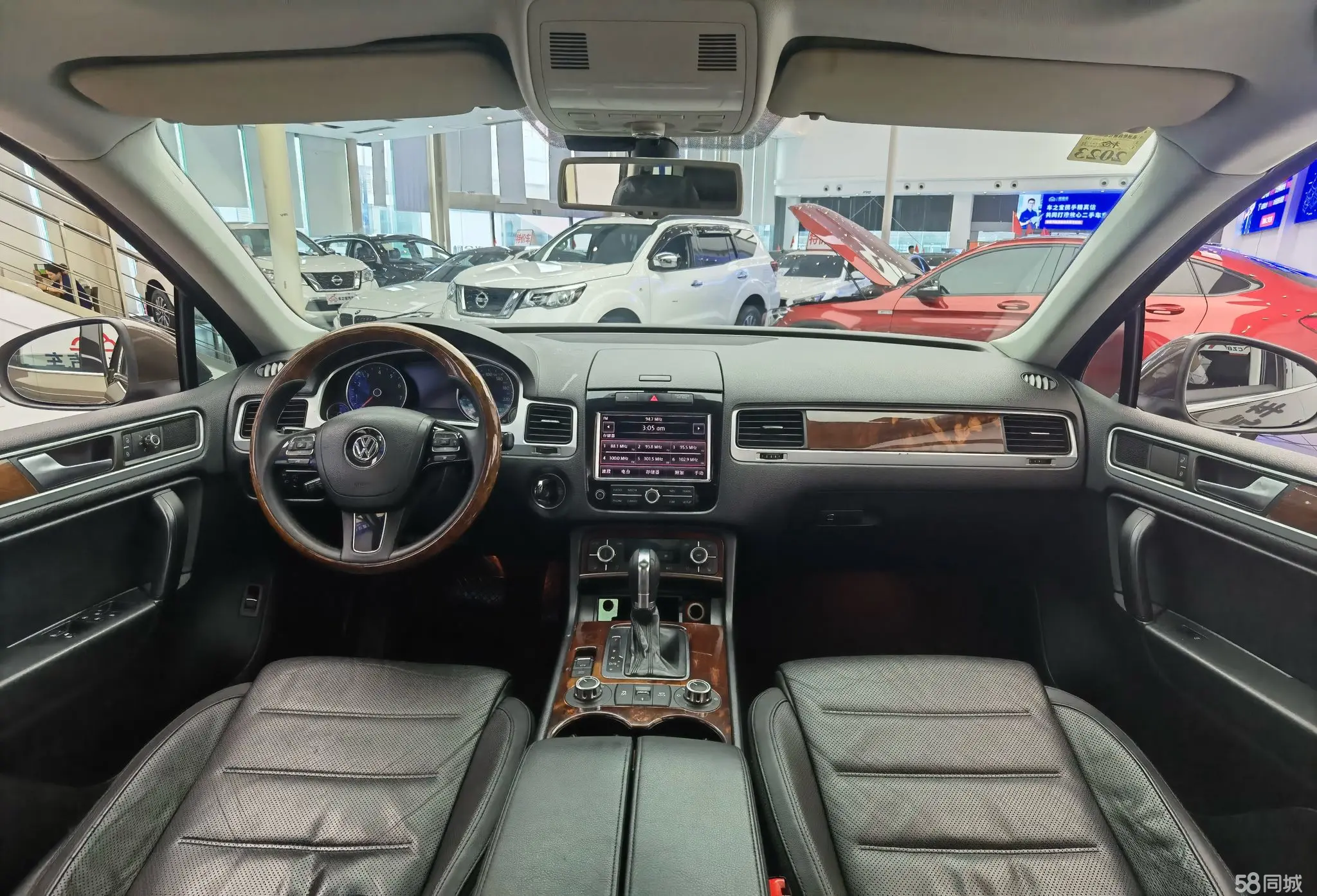 Volkswagen Touareg 2012 car image #16