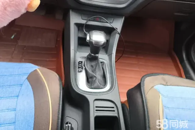 MG GT 2016 car image #16