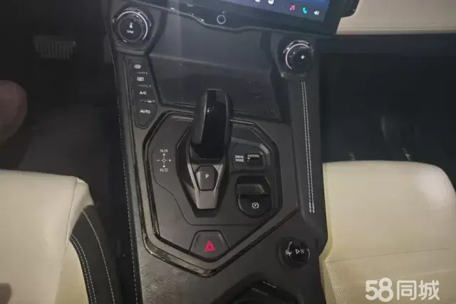 Lynk & Co 01 EM-P 2022 car image #16