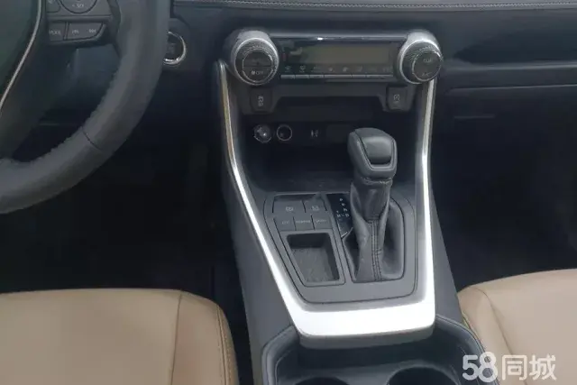 Toyota RAV4 2019 car image #16