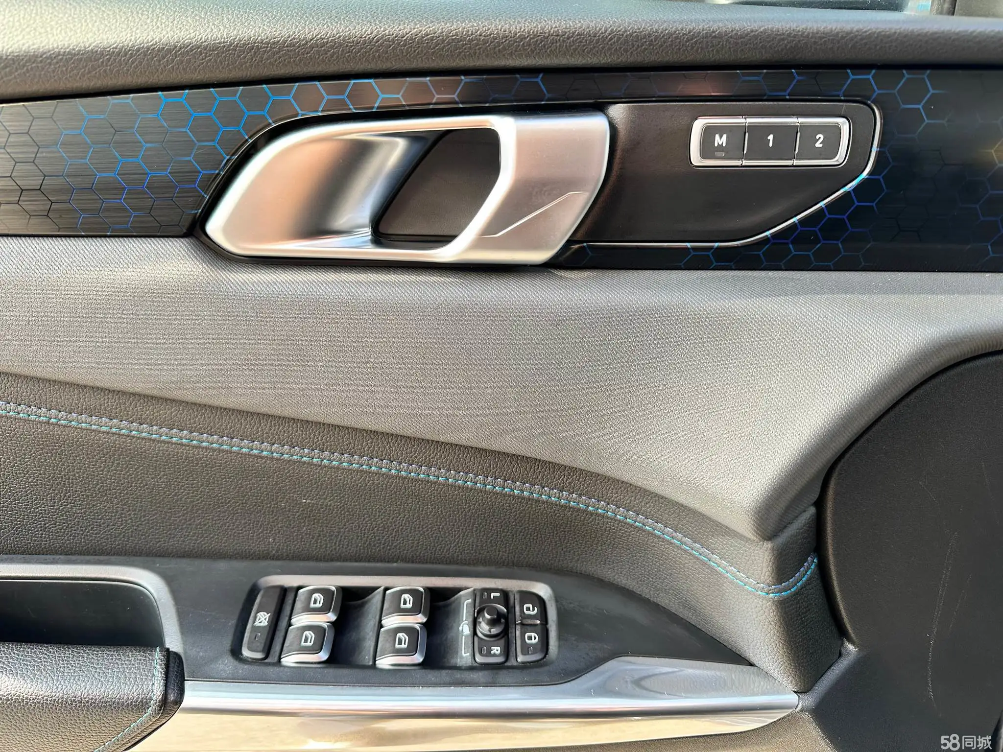 Lynk & Co 01 EM-P 2018 car image #16