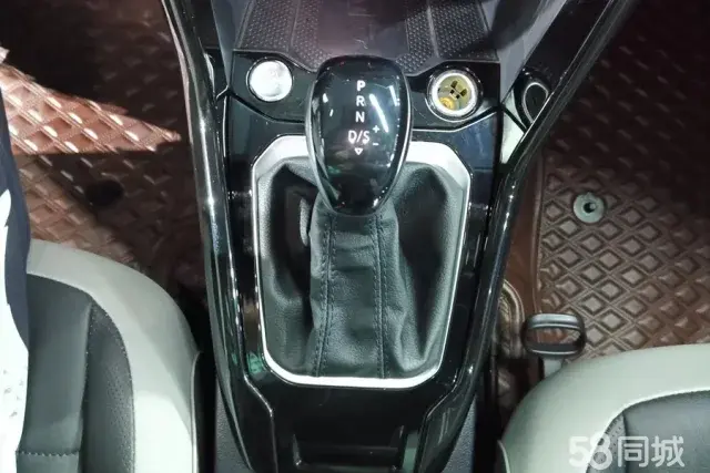 Volkswagen T-Roc 2023 #16 Volkswagen T-Roc 2023 car image #16