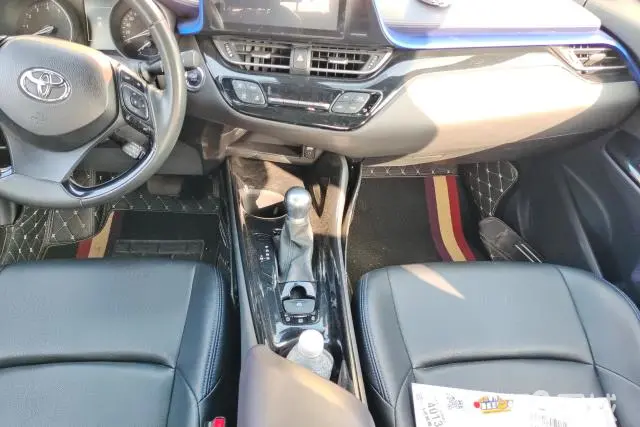 Toyota C-HR 2018 immagine di auto #16