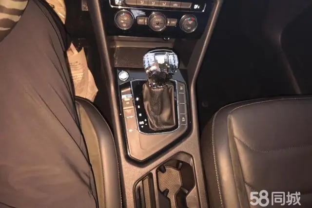 Volkswagen Tiguan L 2021 immagine di auto #16