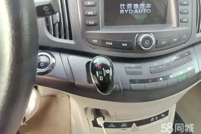 BYD e6 2015 car image #16