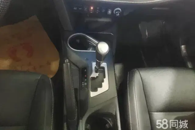 Toyota RAV4 2018 car image #16