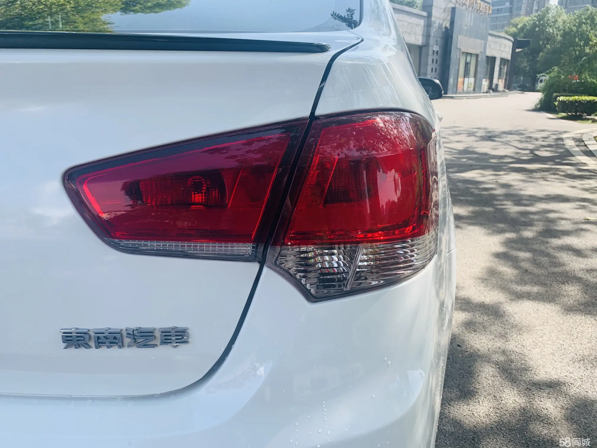 Soueast V5 Lingzhi 2017 car image #16