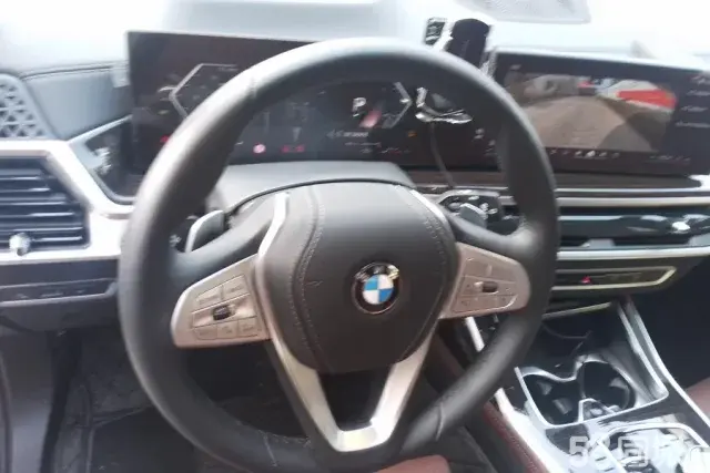 BMW X7 2024 car image #16