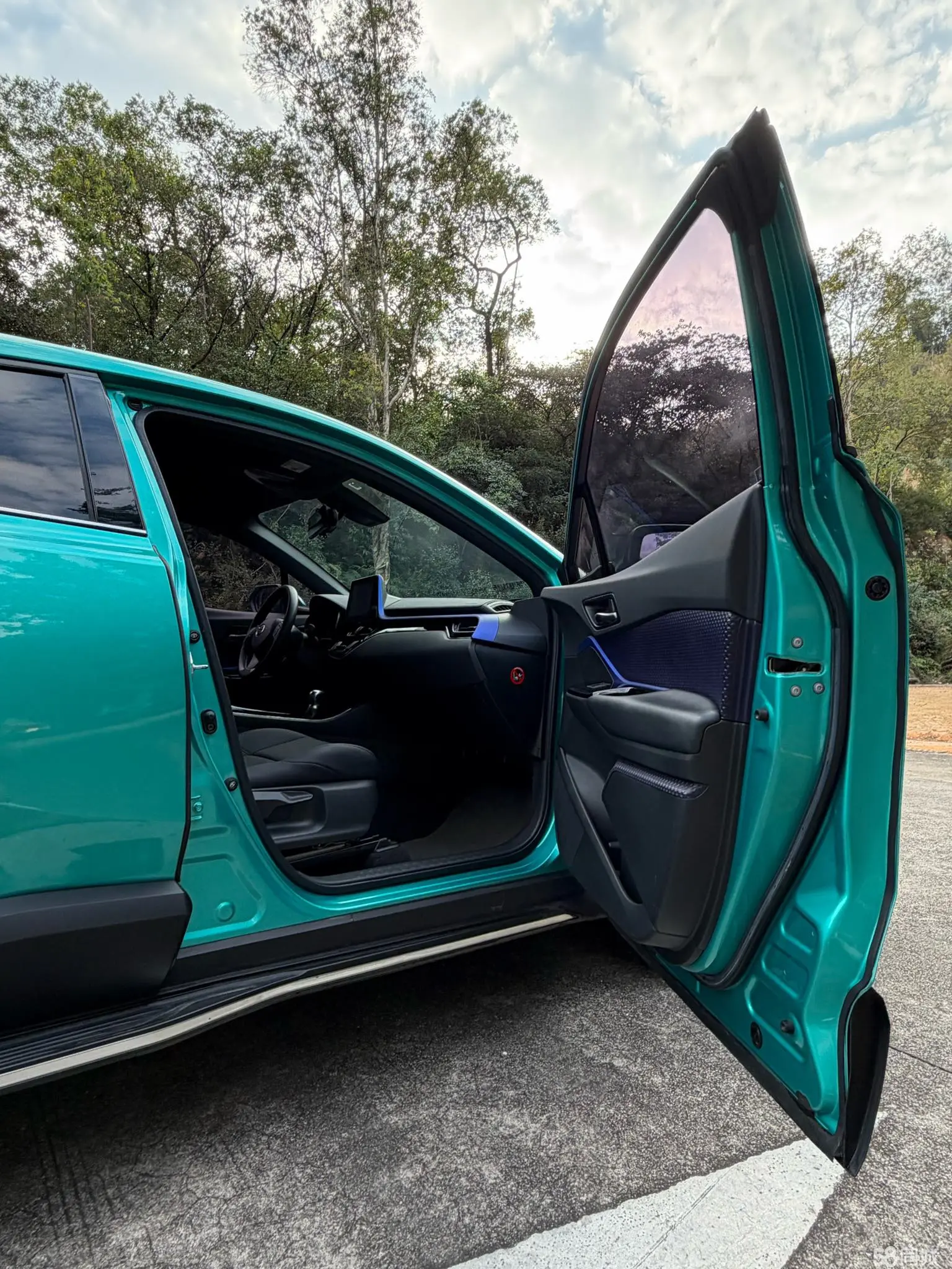 Toyota C-HR 2019 immagine di auto #16