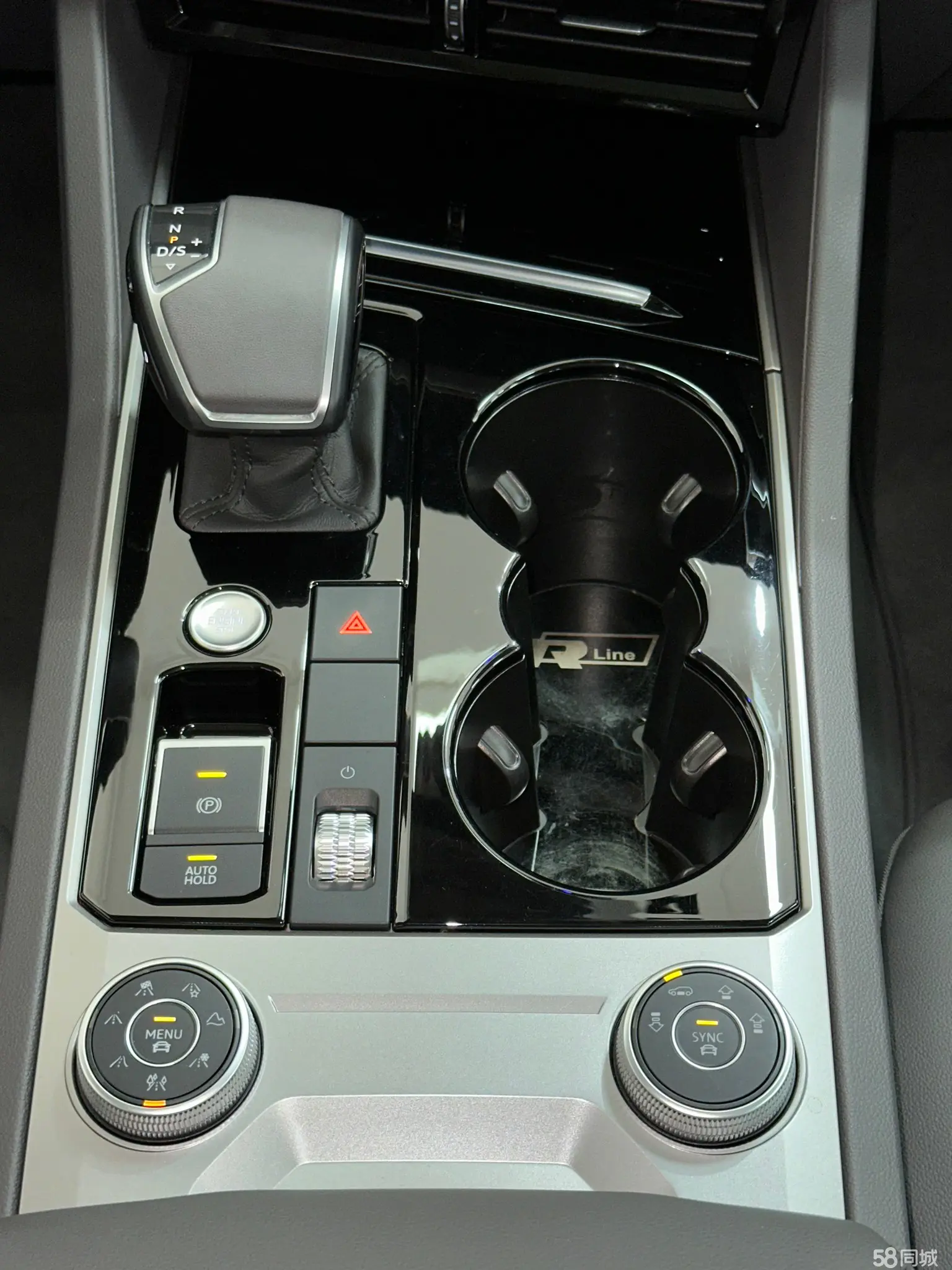 Volkswagen Touareg 2020 car image #16