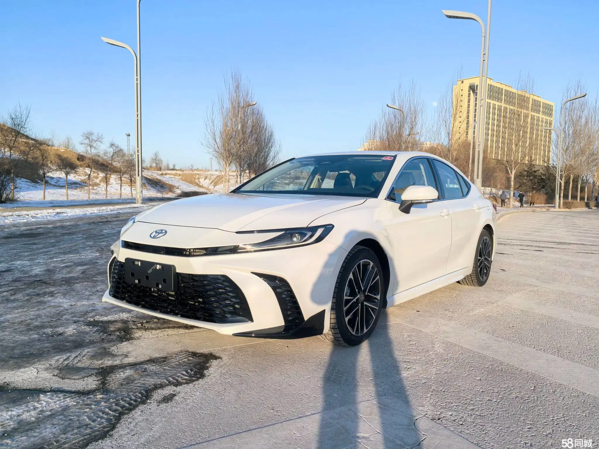 Toyota Camry 2025 immagine di auto #16