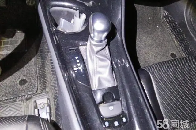 Toyota C-HR 2019 car image #16