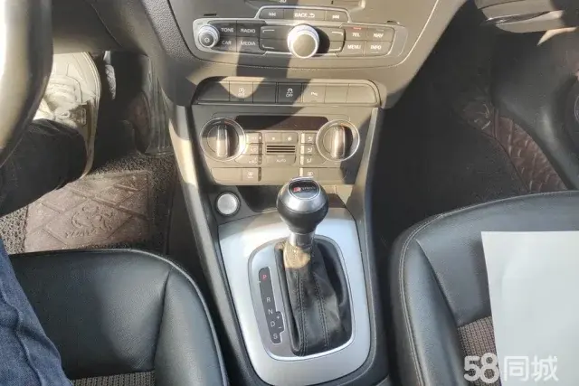 Audi Q3 2017 car image #16