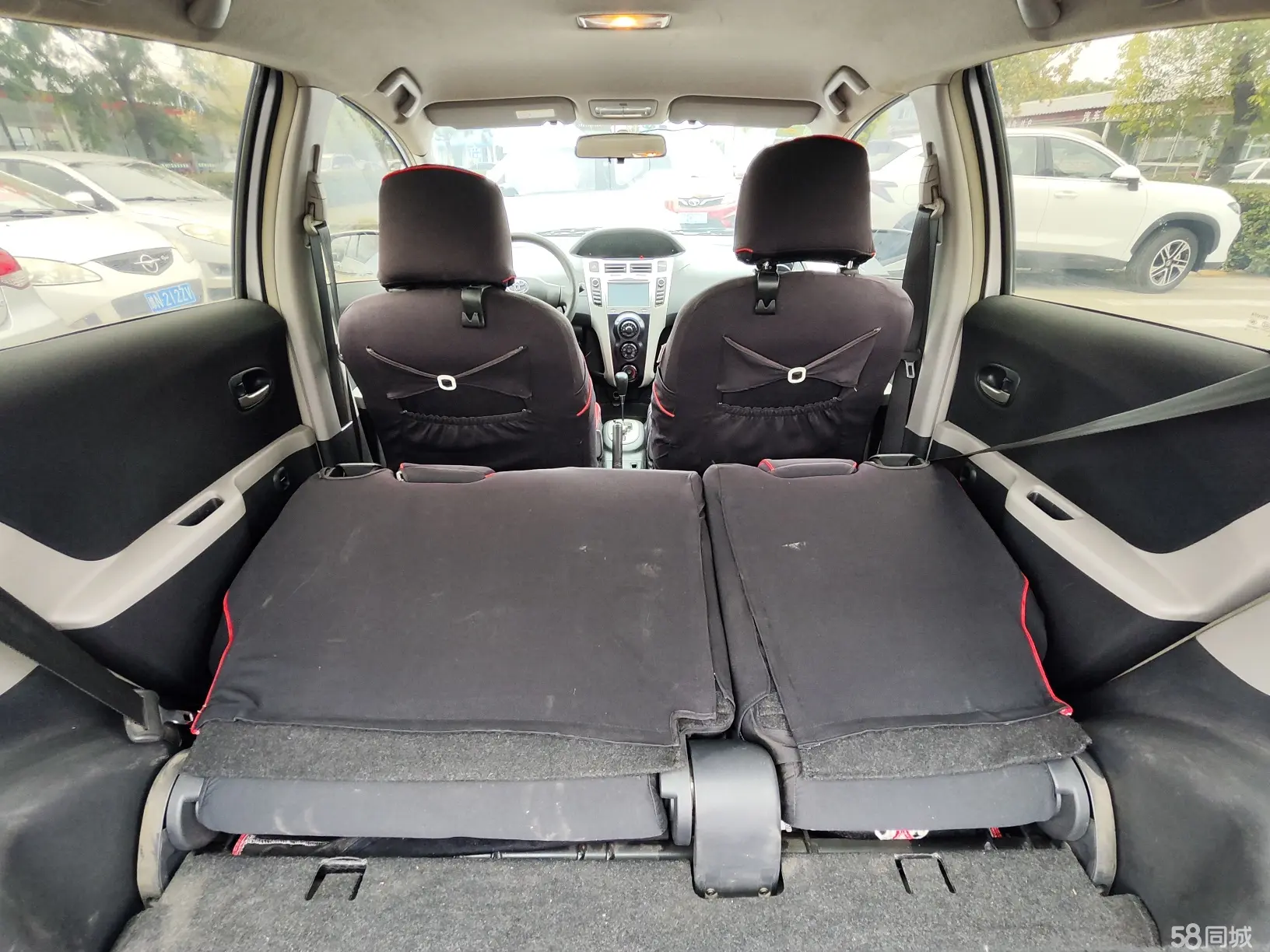 Toyota Yaris 2011 car image #16