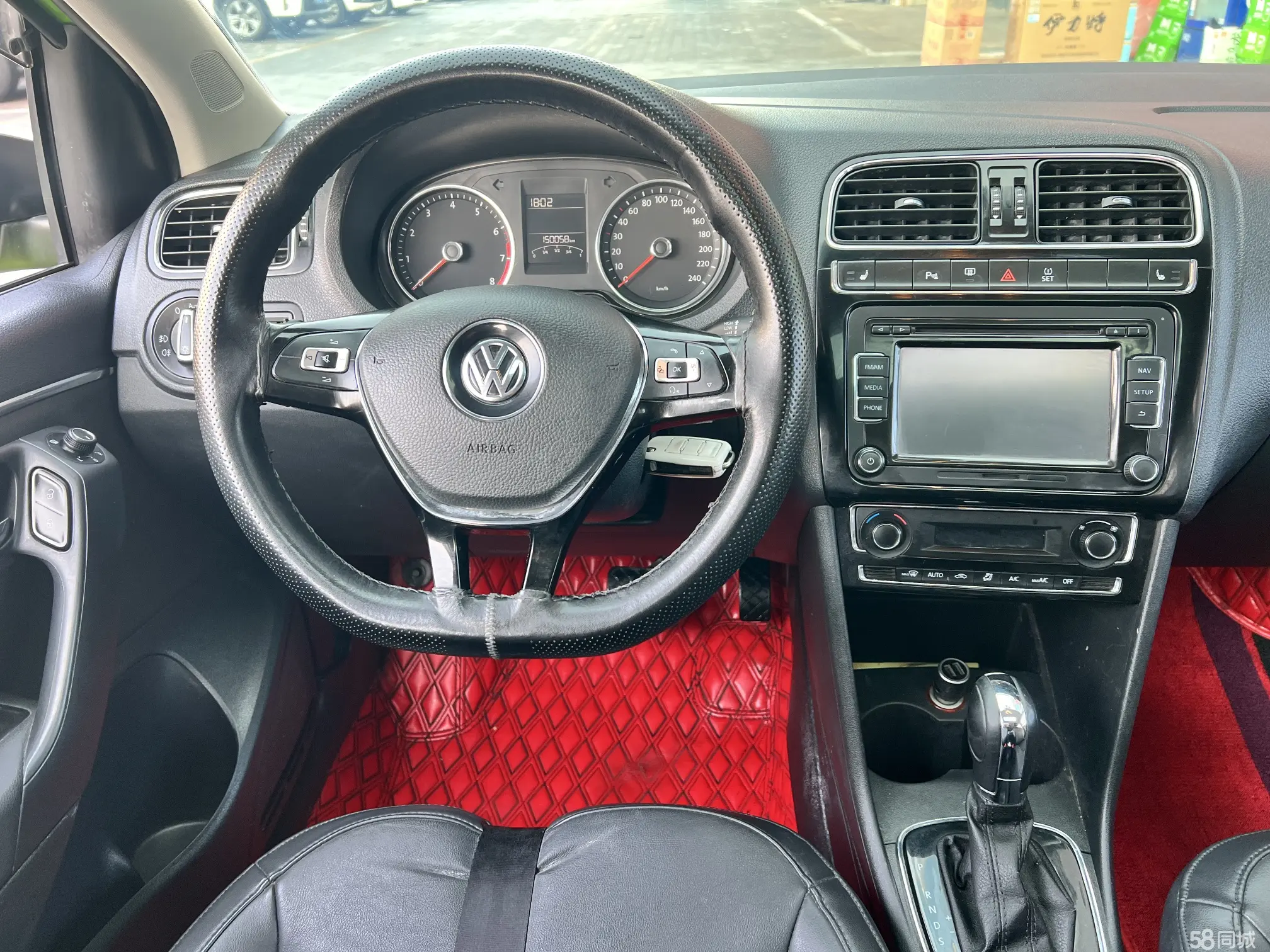 Volkswagen Polo 2015 car image #16