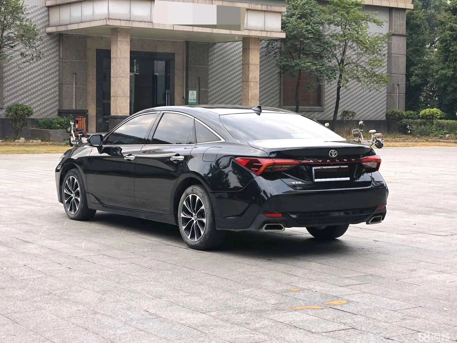 Toyota Avalon 2022 car image #16