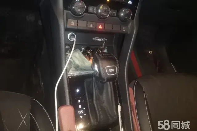 Skoda Karoq 2020 car image #16