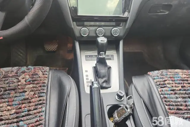 Skoda Octavia 2018 car image #16