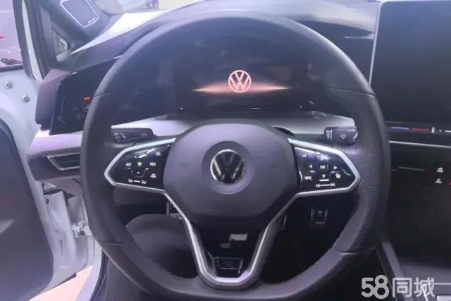 Volkswagen Golf 2025 car image #16