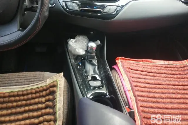 Toyota C-HR 2018 car image #16