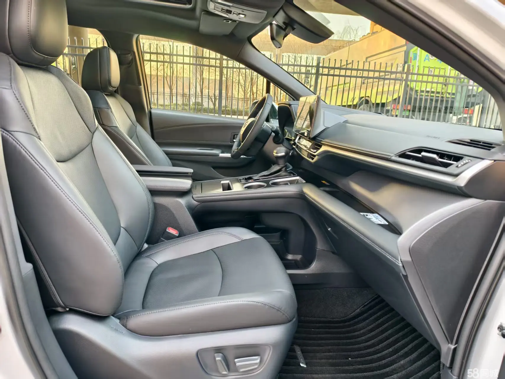 Toyota Granvia 2025 car image #16