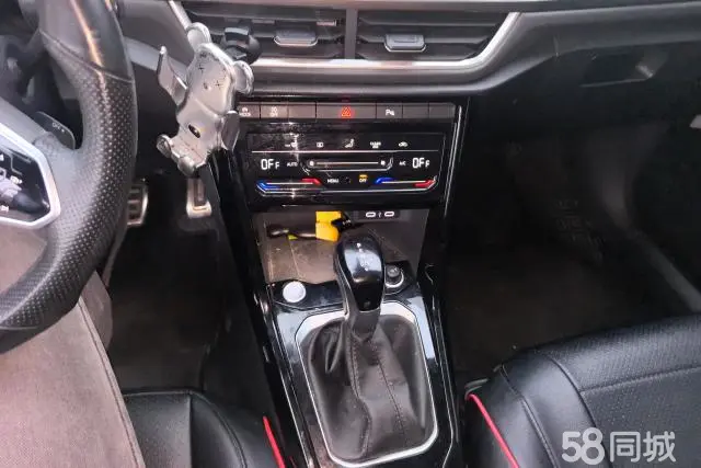 Volkswagen T-Roc 2023 car image #16