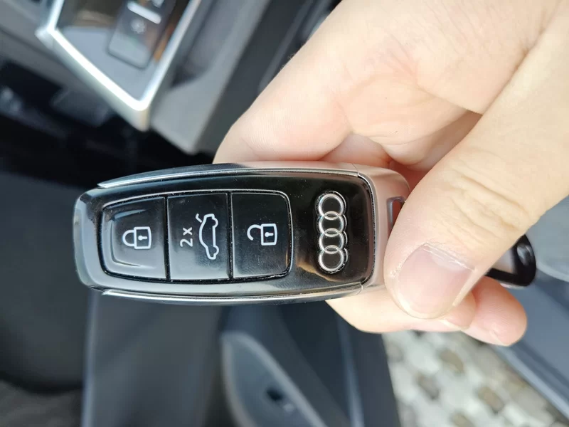 Audi RS Q8 2024 car image #16