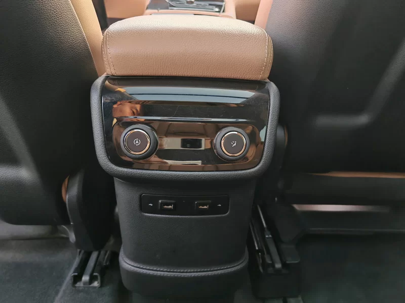 NIO ES8 2018 car image #16