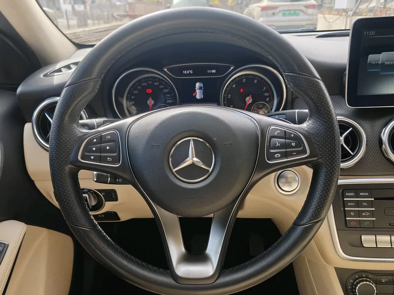 Mercedes-Benz GLA Class 2017 car image #16