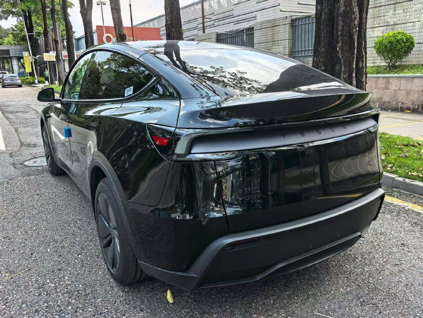 Tesla Model Y 2026 car image #9