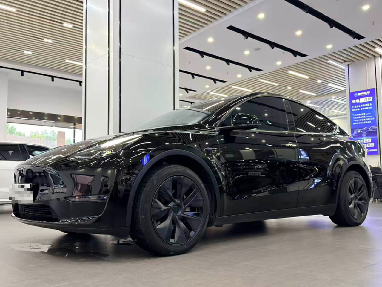 Tesla Model Y 2023 #2 Tesla Model Y 2023 car image #2
