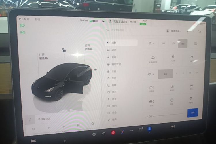 Tesla Model Y 2023 immagine di auto #13