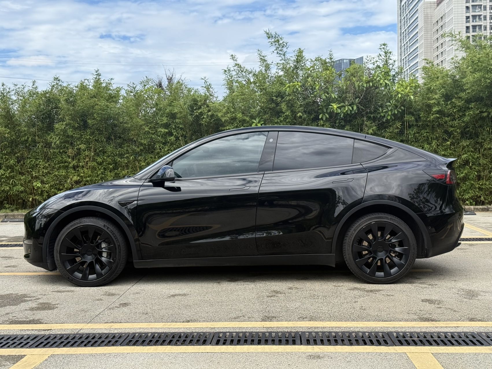 Tesla Model Y 2024 #12 Tesla Model Y 2024 car image #12